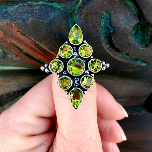 New Unique Peridot 925 Silver Statement Ring. - Picture 9 of 10